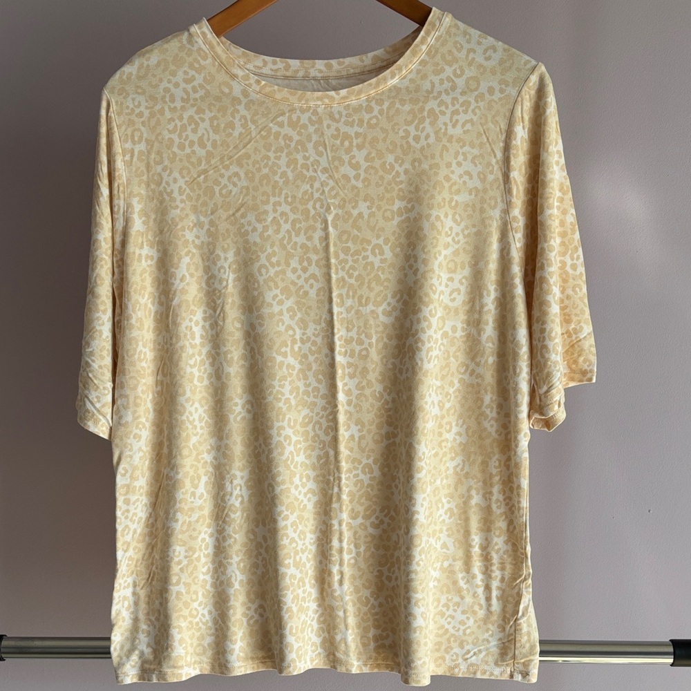Nine West Cream and White Cheetah Print Short Sleeve Tee